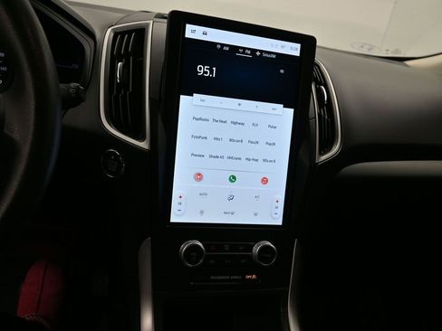 Certified 2022 Ford Edge SE w/ Black Appearance Package image 18