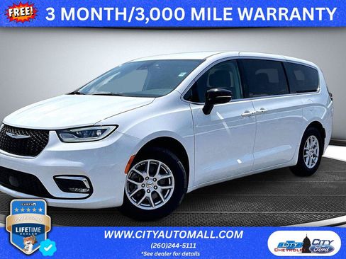 Used 2024 Chrysler Pacifica Touring-L FWD image 1