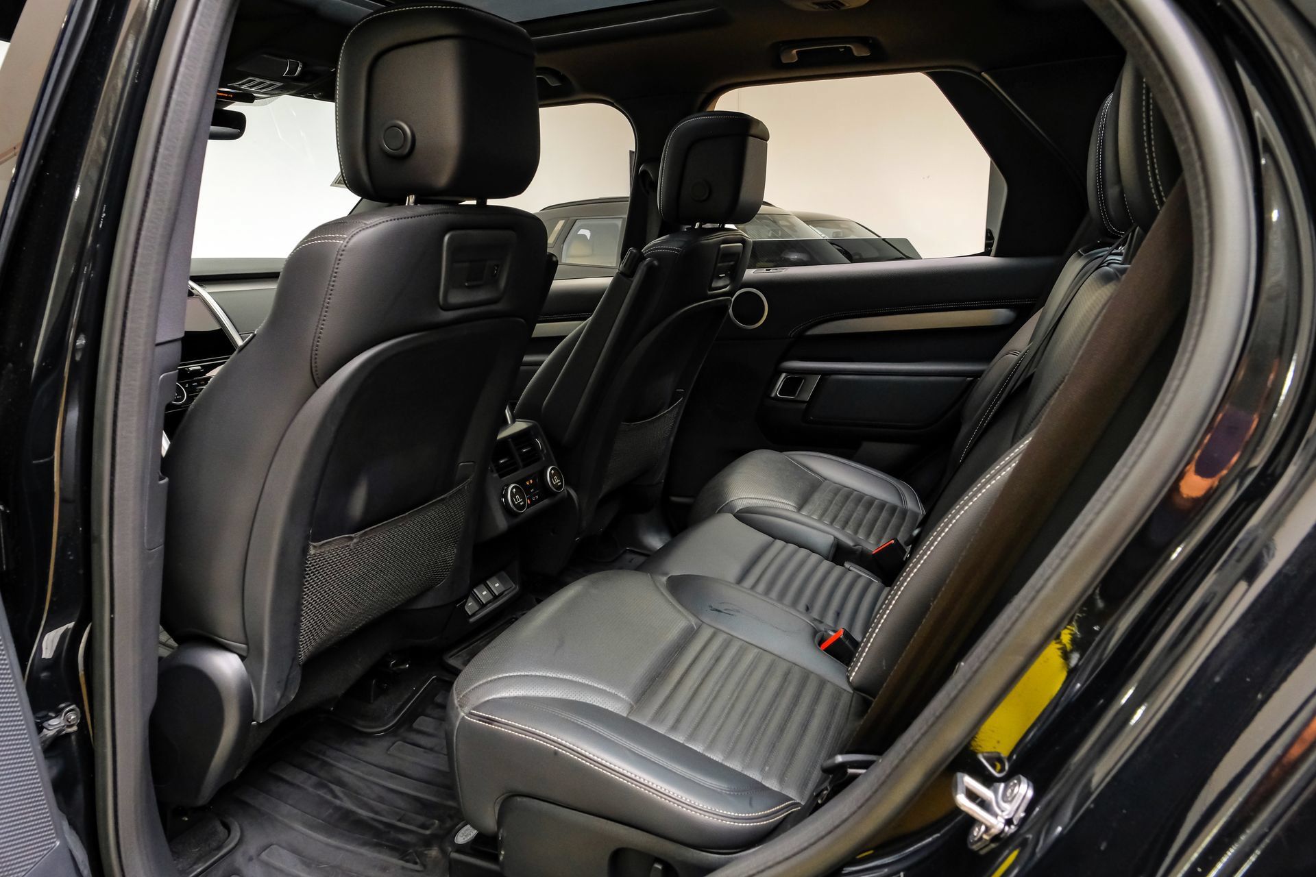 Used 2023 Land Rover Discovery S R-Dynamic AWD/4WD image 42