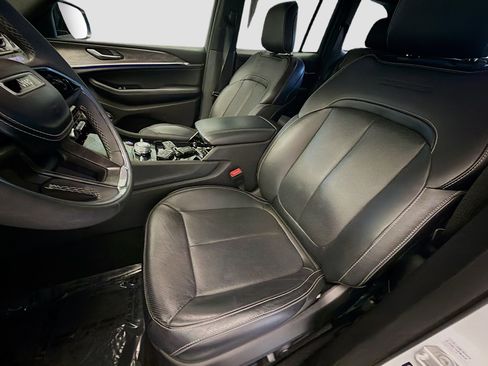 Used 2023 Jeep Grand Cherokee Overland image 11