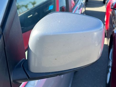 Used 2019 Dodge Grand Caravan SXT image 9