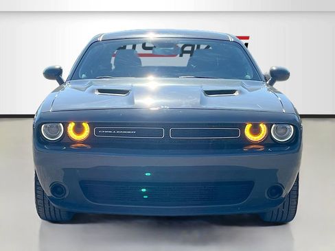 Used 2017 Dodge Challenger SXT RWD image 2