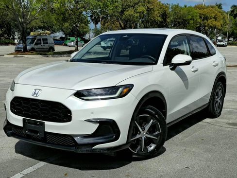 Used 2023 Honda HR-V EX-L image 2