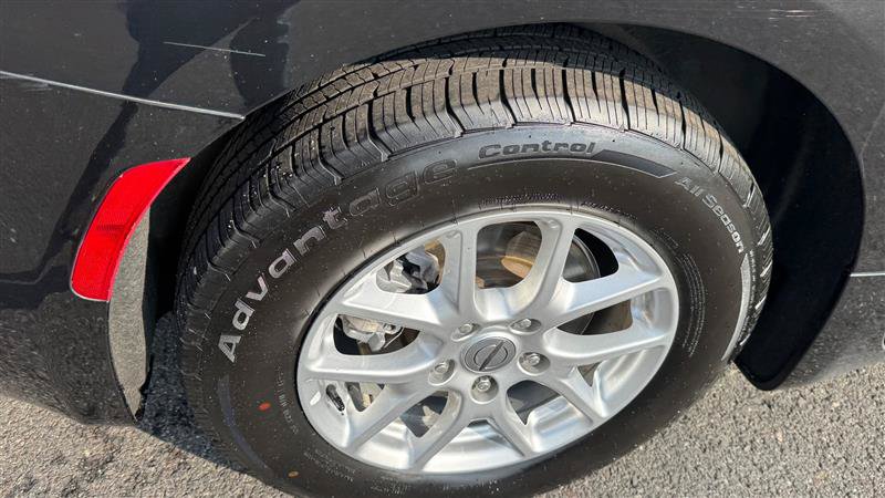 Used 2024 Chrysler Pacifica Touring FWD image 24