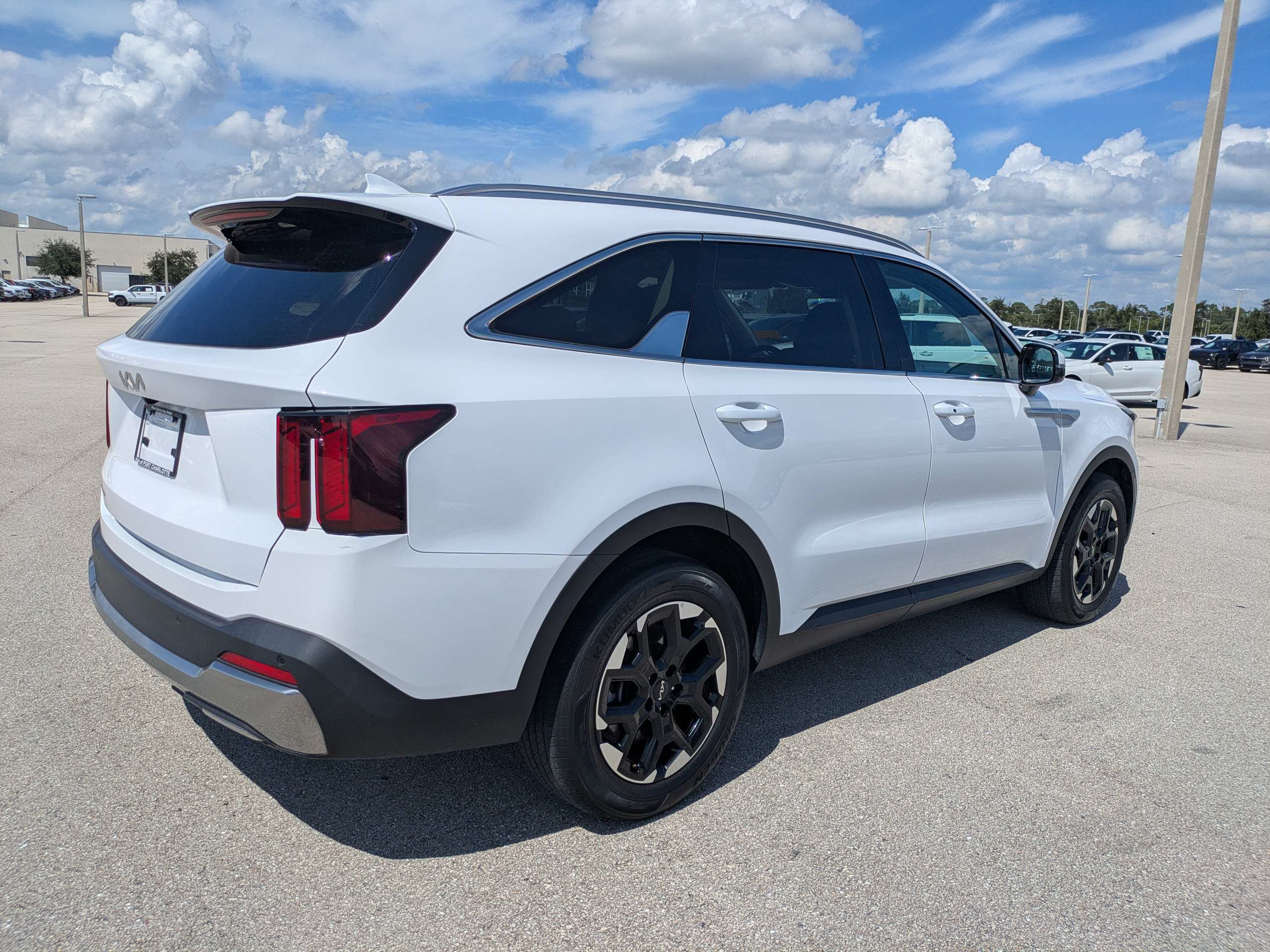 Certified 2025 Kia Sorento S w/ Panoramic Sunroof Package FWD image 3