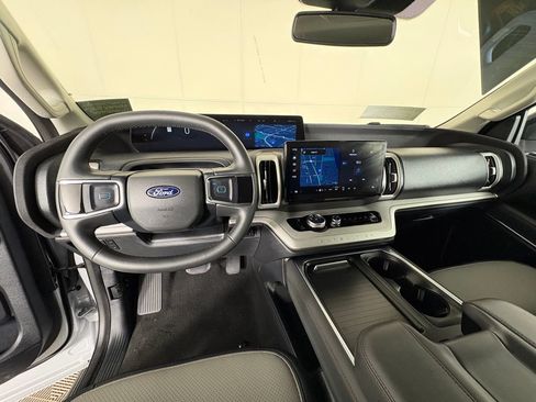 Certified 2025 Ford Expedition Active image 10