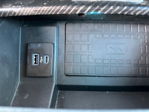 Used 2022 Ford F350 Platinum w/ FX4 Off-Road Package image 27