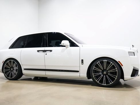 Used 2025 Rolls-Royce Cullinan Black Badge AWD/4WD image 96