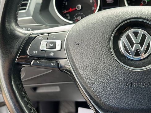 Used 2019 Volkswagen Tiguan SE image 11