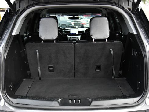 Used 2022 Ford Explorer XLT w/ Equipment Group 202A image 39