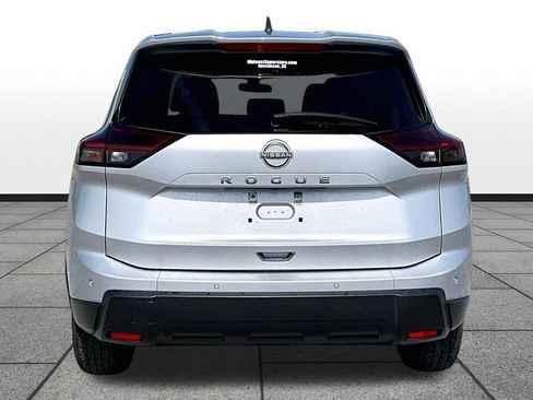 Used 2024 Nissan Rogue S FWD image 4