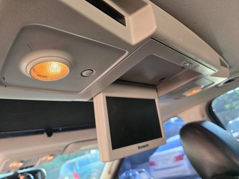 Used 2012 GMC Acadia Denali image 18