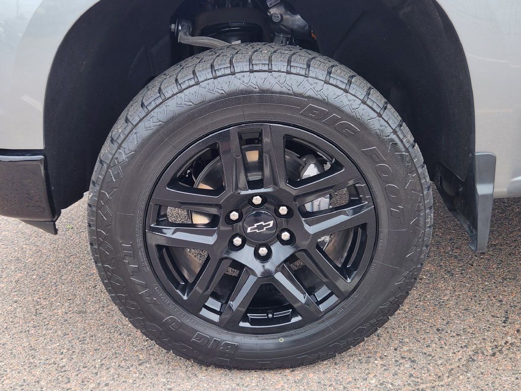 Used 2025 Chevrolet Silverado 1500 LT Trail Boss w/ Convenience Package II AWD/4WD image 9
