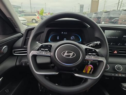 Used 2025 Hyundai Elantra SE FWD image 14