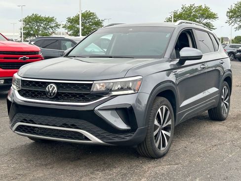 Used 2023 Volkswagen Taos SE AWD/4WD image 3