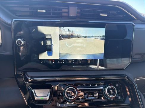 Used 2025 GMC Sierra 2500 AT4X image 4