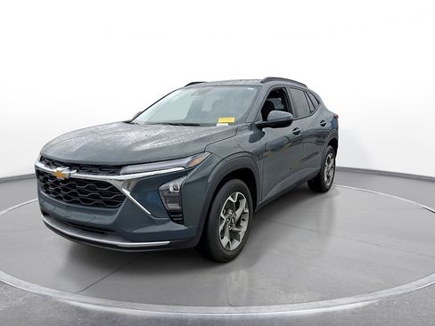 Used 2026 Chevrolet Trax LT w/ Driver Confidence Package FWD image 3