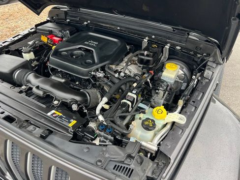 Used 2021 Jeep Wrangler Unlimited Sahara AWD/4WD image 44