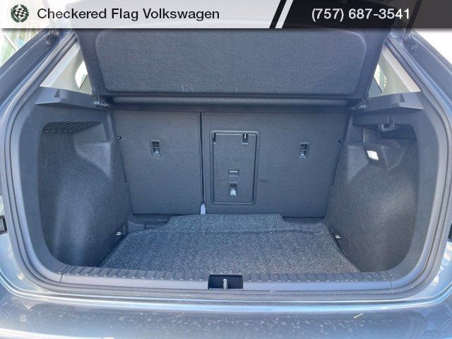 Used 2025 Volkswagen Taos SE FWD image 32