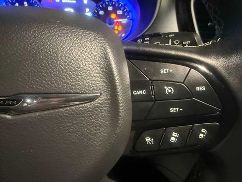 Used 2021 Chrysler Pacifica Touring-L w/ S Appearance Package image 28