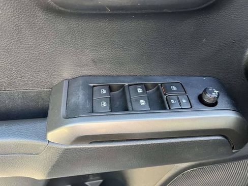 Used 2019 Toyota Tacoma TRD Off-Road AWD/4WD image 18
