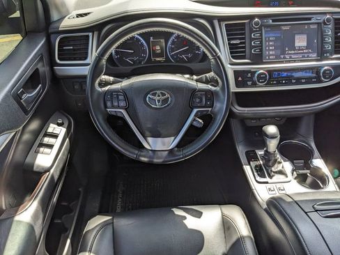 Used 2019 Toyota Highlander XLE image 15