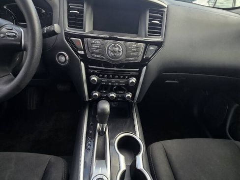 Used 2020 Nissan Pathfinder S AWD/4WD image 24