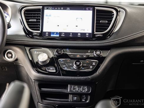 Used 2022 Chrysler Pacifica Touring-L w/ S Appearance Package FWD image 36