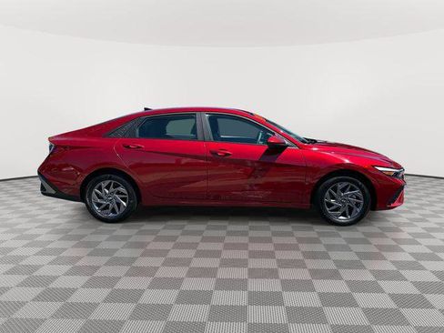Used 2024 Hyundai Elantra SEL FWD image 2