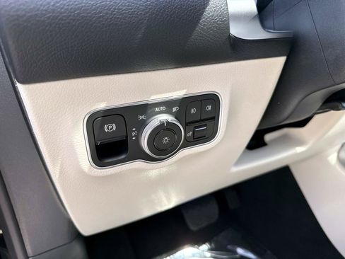 New 2026 Mercedes-Benz GLB 250 image 21
