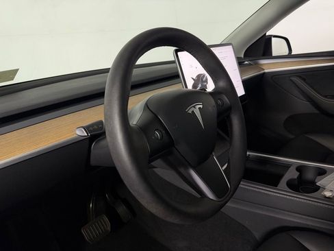 Used 2024 Tesla Model Y Long Range AWD/4WD image 14