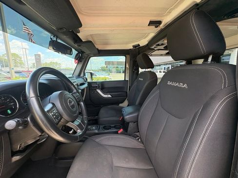Used 2018 Jeep Wrangler Sahara w/ Connectivity Group AWD/4WD image 16