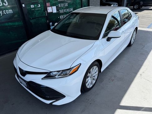 Used 2019 Toyota Camry LE FWD image 2