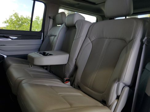 Used 2022 Jeep Wagoneer Series II w/ Premium Group I image 8