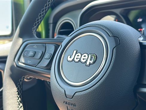 Used 2025 Jeep Gladiator Mojave image 30