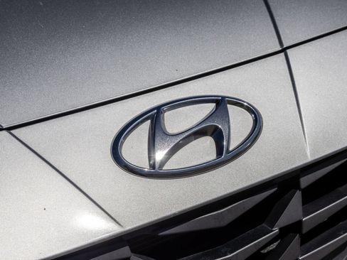 Used 2023 Hyundai Elantra SEL FWD image 4