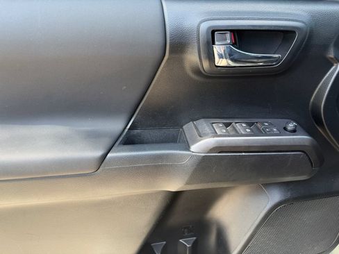 Used 2022 Toyota Tacoma TRD Off-Road RWD image 16