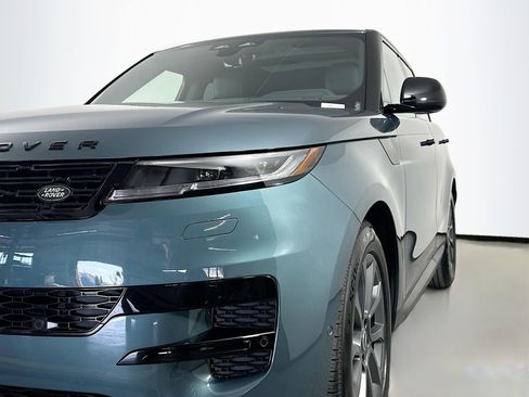 Certified 2025 Land Rover Range Rover Sport SE image 9