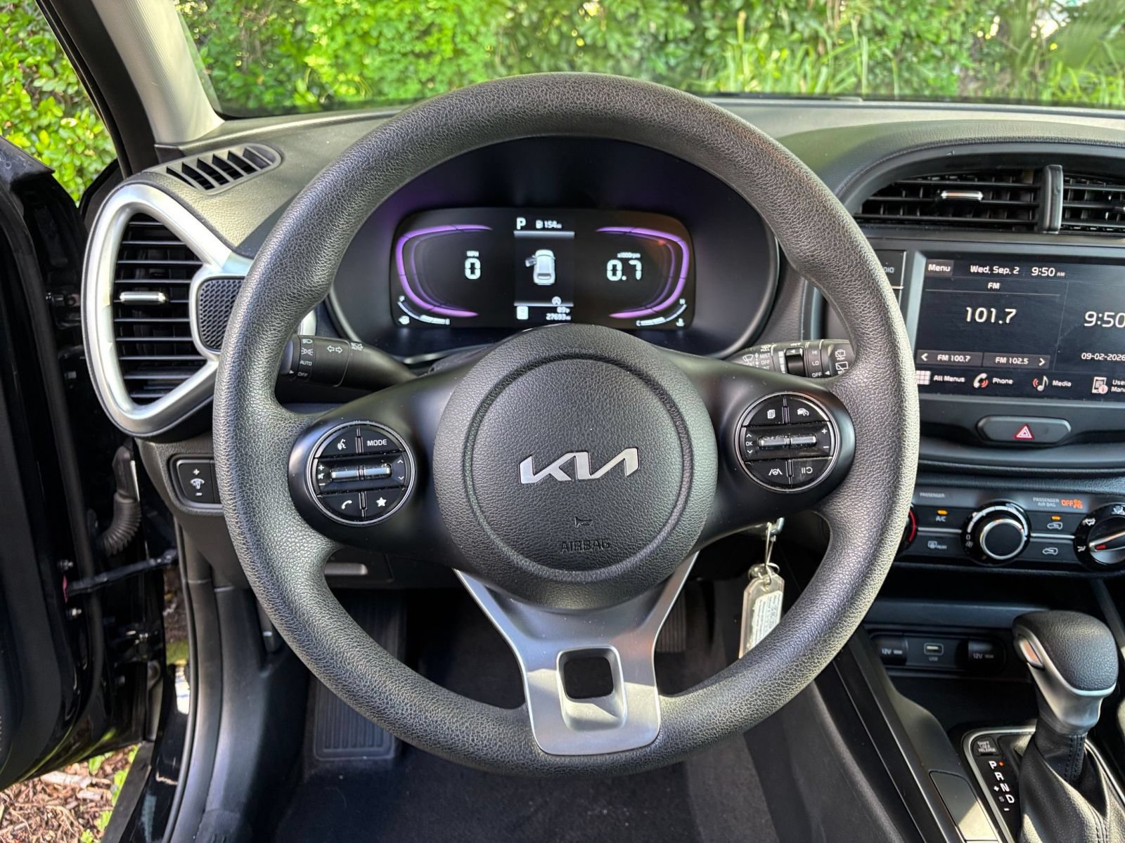 Used 2025 Kia Soul LX w/ LX Technology Package FWD image 25