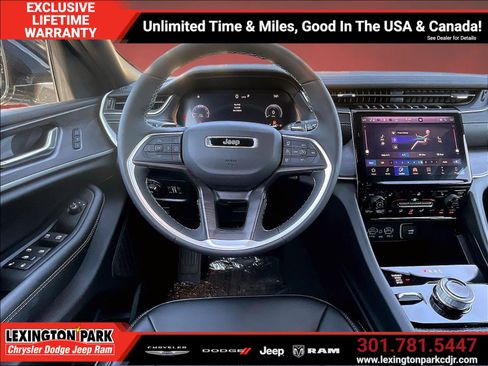 Used 2025 Jeep Grand Cherokee Limited AWD/4WD image 8
