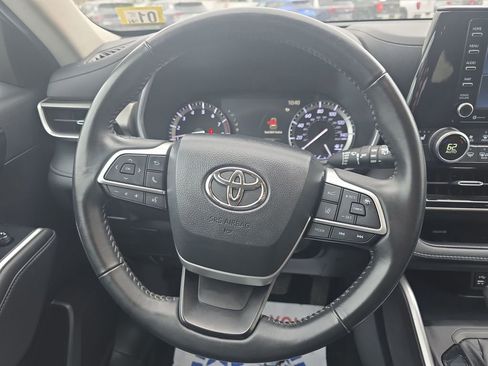 Used 2022 Toyota Highlander XLE AWD/4WD image 14