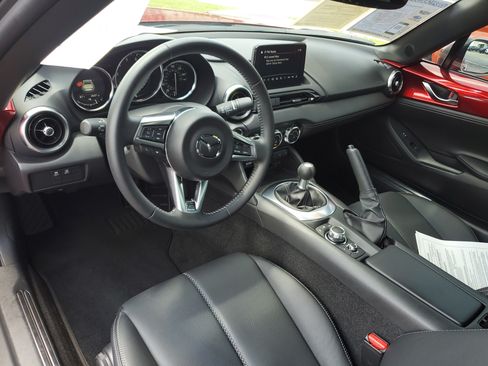 Used 2023 MAZDA MX-5 Miata Grand Touring RWD image 9