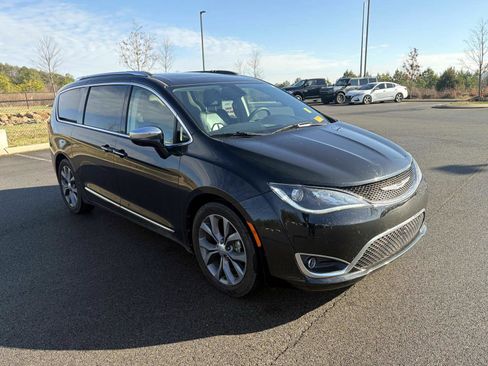 Used 2018 Chrysler Pacifica Limited w/ Tire & Wheel Group image 7