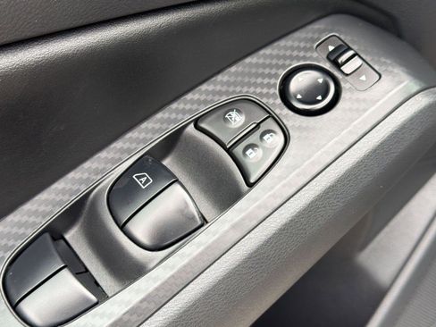Used 2025 Nissan Altima 2.5 SV FWD image 19