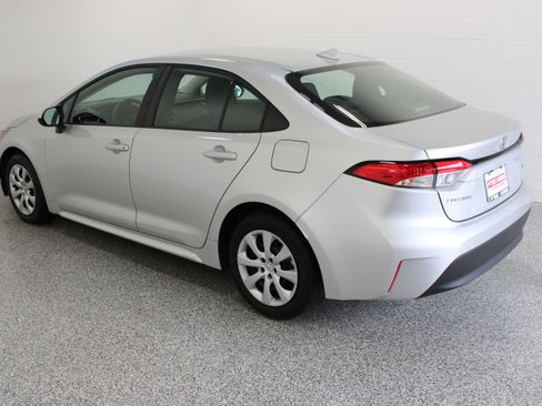 Used 2025 Toyota Corolla LE FWD image 9