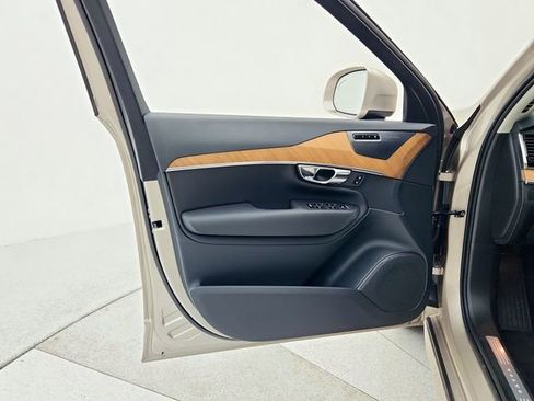 New 2025 Volvo XC90 B6 Plus w/ Protection Package Premier image 27