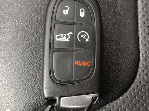 Used 2023 Jeep Cherokee Altitude Lux image 32