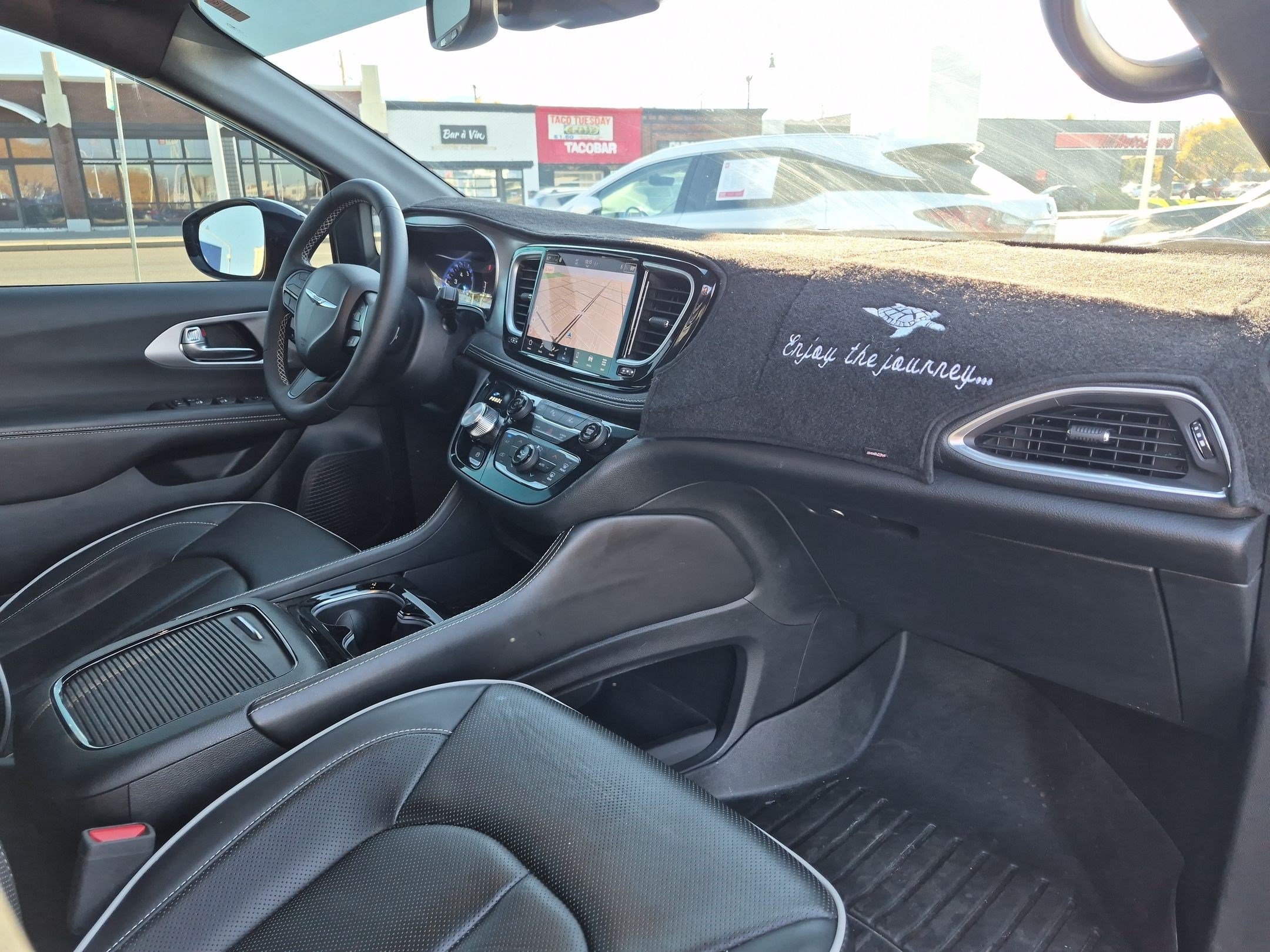 Used 2025 Chrysler Pacifica Limited AWD/4WD image 34