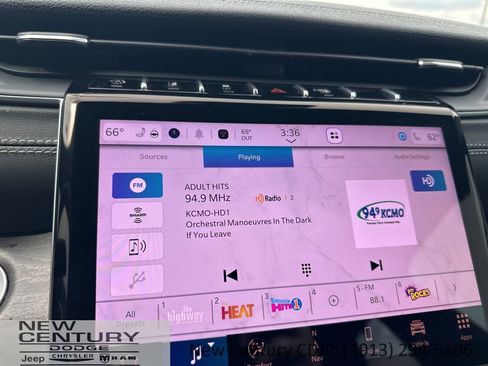 Used 2025 Jeep Grand Cherokee Limited w/ Luxury Tech Group II AWD/4WD image 39