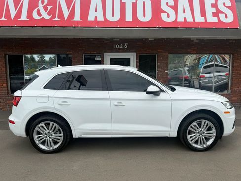 Used 2018 Audi Q5 2.0T Premium Plus w/ Premium Plus Package AWD/4WD image 2